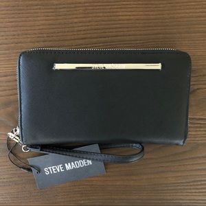 NWT Steve Madden BZippy Wallet/Wrislet